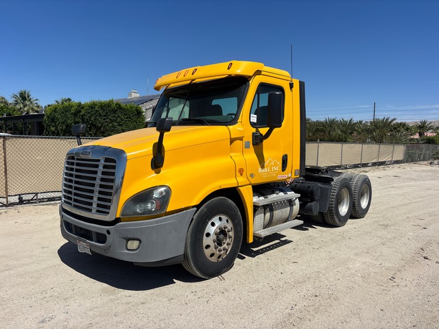 2013 Freightliner Cascadia 125 6x4 T/A Day Cab Truck Tractor