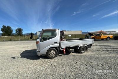 2001 Unic URA103 995 kg Straight Boom on 2001 Toyota 4x2 Camion à flèche