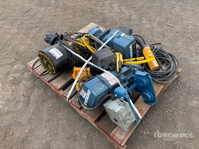 Quantity of (3) Electric Montacargas de material