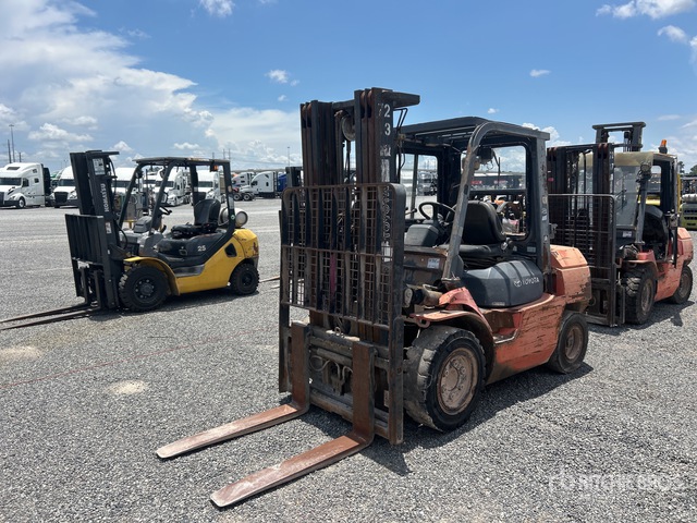 2010 Toyota 7FGU35 7000 lb Pneumatic Tire Forklift (Inoperable)