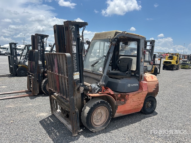 2010 Toyota 7FGU35 7000 lb Pneumatic Tire Forklift (Inoperable)