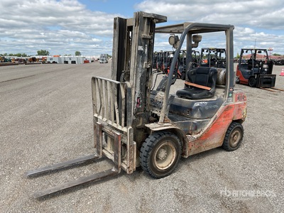 2014 Toyota 8FGU25 4450 lb Cushion Tire Chariot Élévateur (Inoperable)