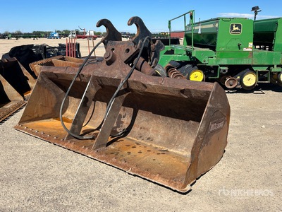 Brandt 120 in Q/C Hydraulic Tilting Excavator Bucket - Fits John Deere