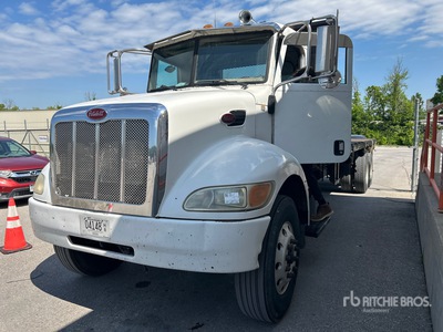 2007 Peterbilt 335 Flatbed Truck