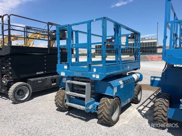 2007 Genie GS-2668 Dual Fuel Scissor Lift