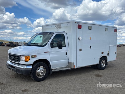 2005 Ford E-450 4x2 Ambulance