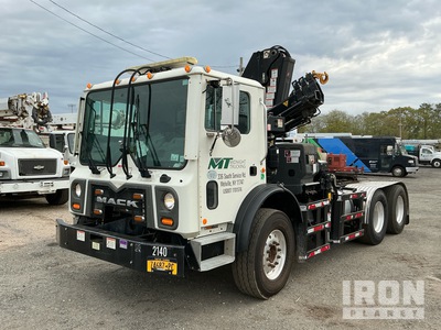 Hiab X-Hiduo 138 B-3 8700 lb Knuckle Boom on 2018 Mack MRU613 6x4 Camion à flèche
