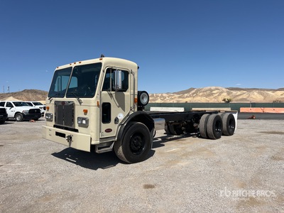 2002 Peterbilt 320 6x4 Fahrgestell