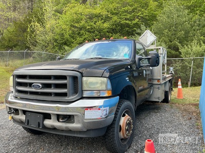 2003 Ford F-550 Super Duty Flatbed Truck