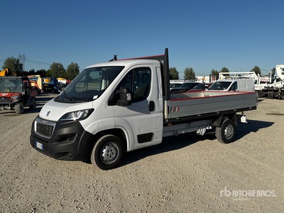 Peugeot Boxer 335 L2 2.2 BlueHDI 140CV Camión Caja Abierta