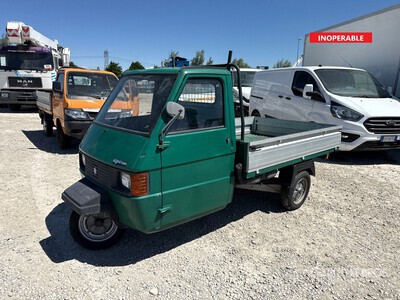 Piaggio Ape Flatbed Truck (Inoperable)