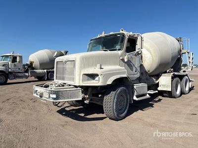 2005 International 5600i 6x4 Mixer Truck