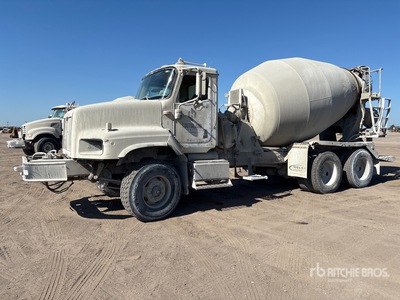 2005 International 5600i 6x4 Mixer Truck