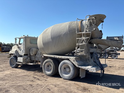 2005 International 5600i Mixer Truck