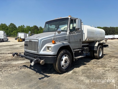2002 Freightliner FL70 4x2 散水車