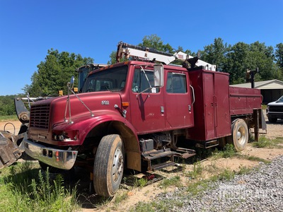 1997 International 4700 4x2 Crew Cab Service Truck