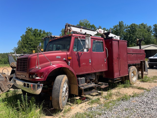 1997 International 4700 4x2 Crew Cab Service Truck 1997 International 4700 4x2 Crew Cab Service Truck