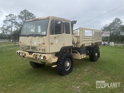 2002 Stewart & Stevenson M1078A1 LMTV 4x4 Cargo Truck