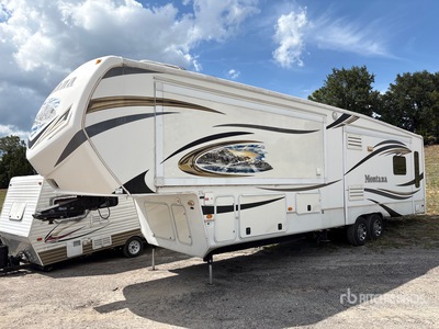 2013 Keystone Montana 40 ft T/A Travel Trailer