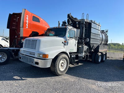 Guzzler on 2002 International 2674 6x4 Autocarro aspiratore