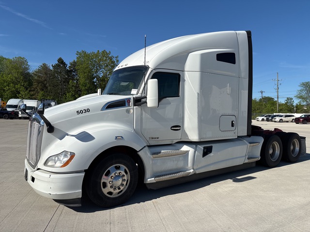 2020 Kenworth T680 6x4 T/A Sleeper Truck Tractor 2020 Kenworth T680 6x4 T/A Sleeper Truck Tractor
