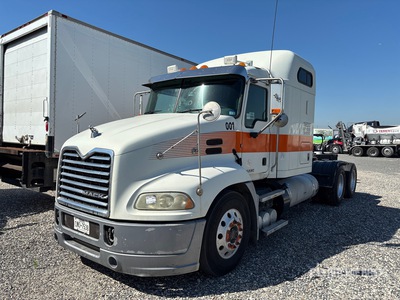 2016 Mack CXU613T 6x2 Tracteur routier couchette