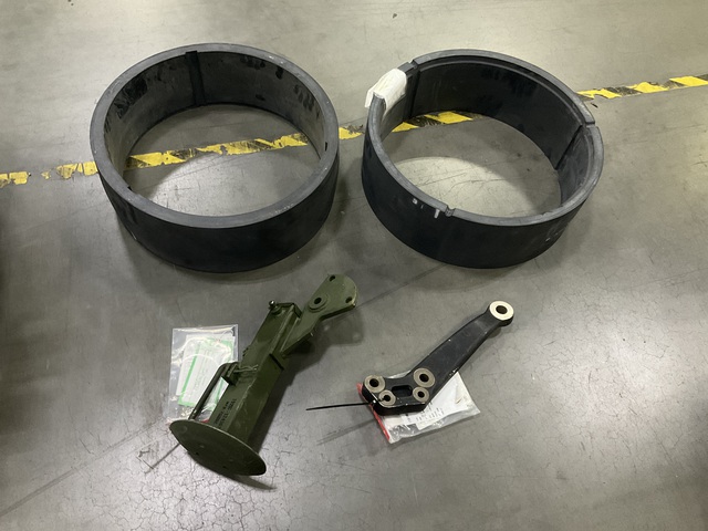 (1) Retractable Leg, (1) Steering Arm, (2) Tire Bead Locks & Assorted Items (1) Retractable Leg, (1) Steering Arm, (2) Tire Bead Locks & Assorted Items