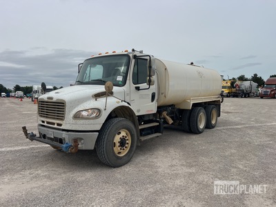 2015 FREIGHTLNR M2106 4000 gal  6x4 Water Truck