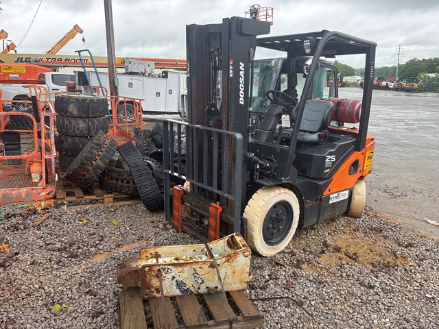 2023 (unverified) Doosan G25E-7 4600 lb Pneumatic Tire Forklift