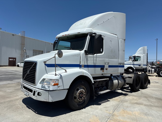 2014 Volvo VNM 6x4 T/A Sleeper Truck Tractor 2014 Volvo VNM 6x4 T/A Sleeper Truck Tractor
