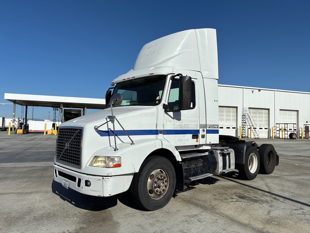 2013 Volvo VNM64T200 6x4 T/A Day Cab Truck Tractor 2013 Volvo VNM64T200 6x4 T/A Day Cab Truck Tractor
