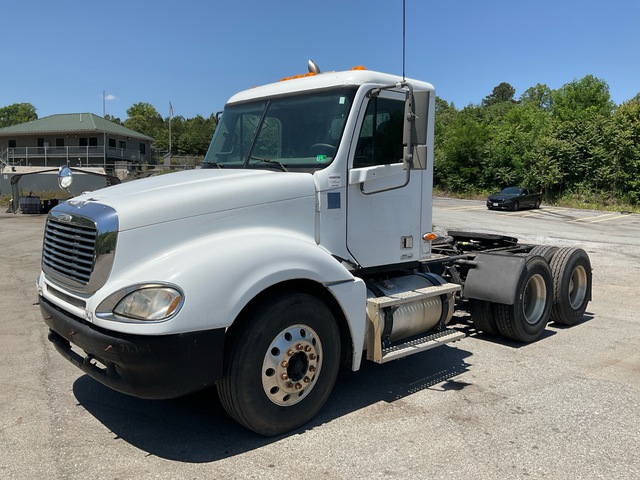 2001 Freightliner Columbia 120 6x4 T/A Day Cab Truck Tractor