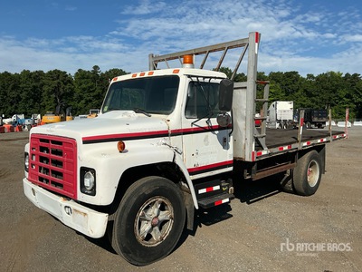 1988 International 1754 4x2 Camion à Plateau