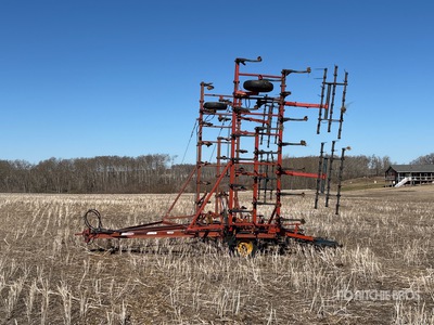 Morris L-320 40 ft Cultivator