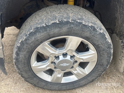 2015 Chevrolet Silverado 3500HD 4x4 Crew Cab Pick-up