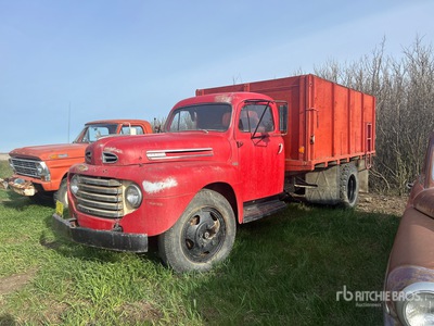 Ford F155 4x2 Camion à grains (Inoperable)