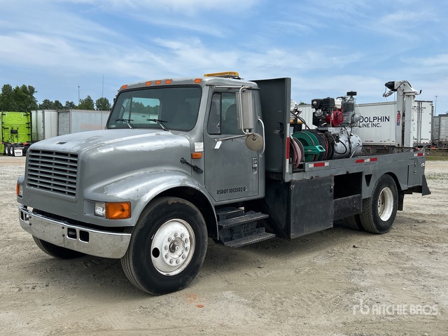 1995 International 4700 4x2 Service Truck