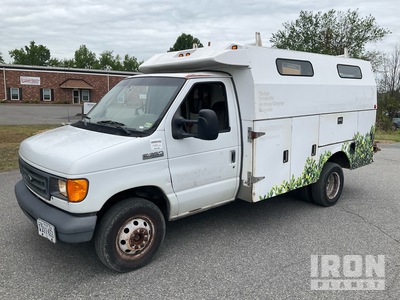 2006 Ford E-350 4x2 Utility Truck