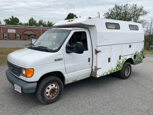 2006 Ford E-350 4x2 Utility Truck