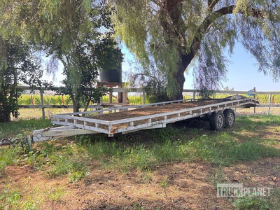 2018 ALUMA 32 ft T/A Equipment Trailer