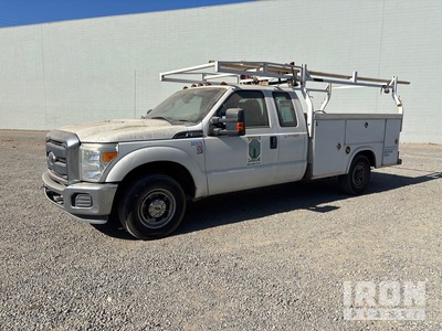2015 Ford F-350 XL 4x2 Extended Cab Utility Truck