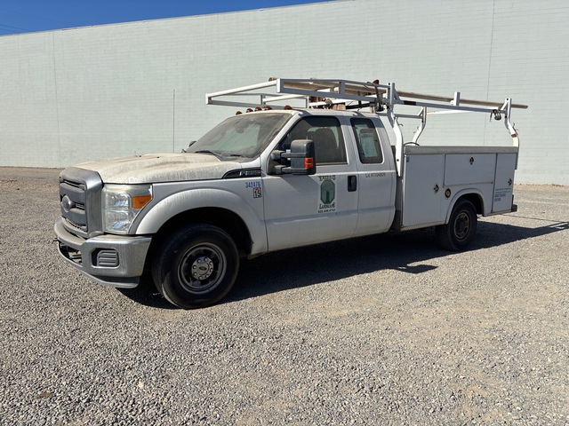 2015 Ford F-350 XL 4x2 Extended Cab Utility Truck