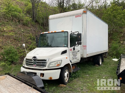 2009 Hino 185 4x2 Autocarro furgonato (Inoperable)