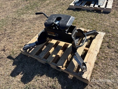 Curt A20 Fifth Wheel Hitch - Fits Ram