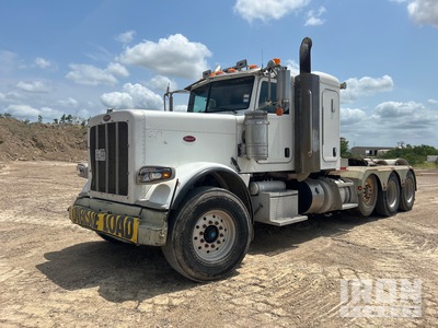 2013 Peterbilt 388 8x2 Sleeper Winch Truck