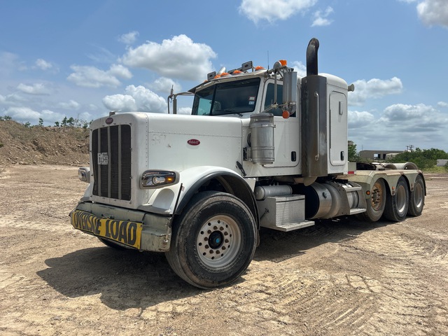 2013 Peterbilt 388 8x4 Sleeper Winch Truck 2013 Peterbilt 388 8x4 Sleeper Winch Truck