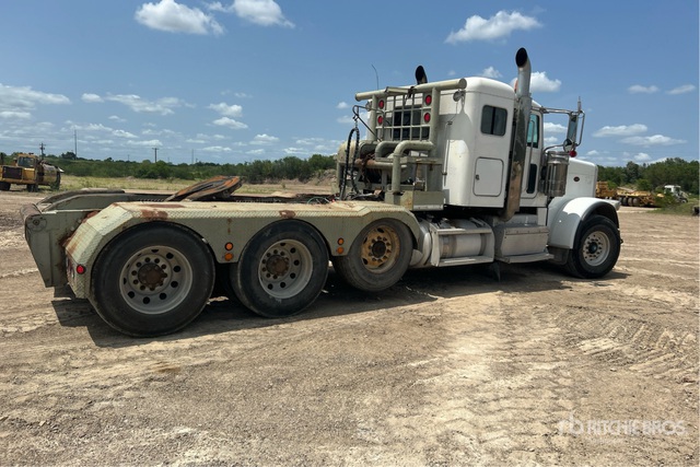 2013 Peterbilt 388 8x4 Sleeper Winch Truck in Mission, Texas