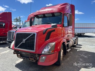 2014 Volvo VNL670 6x4 Tracteur routier couchette (Inoperable)