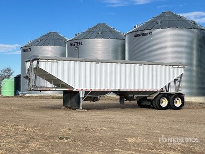 2004 Doepker 35 ft T/A Grain Trailer