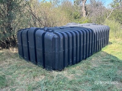 2400 gal Poly Water Tank